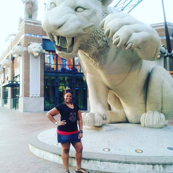 Only the Best From My Closet - Picture 2 of 8